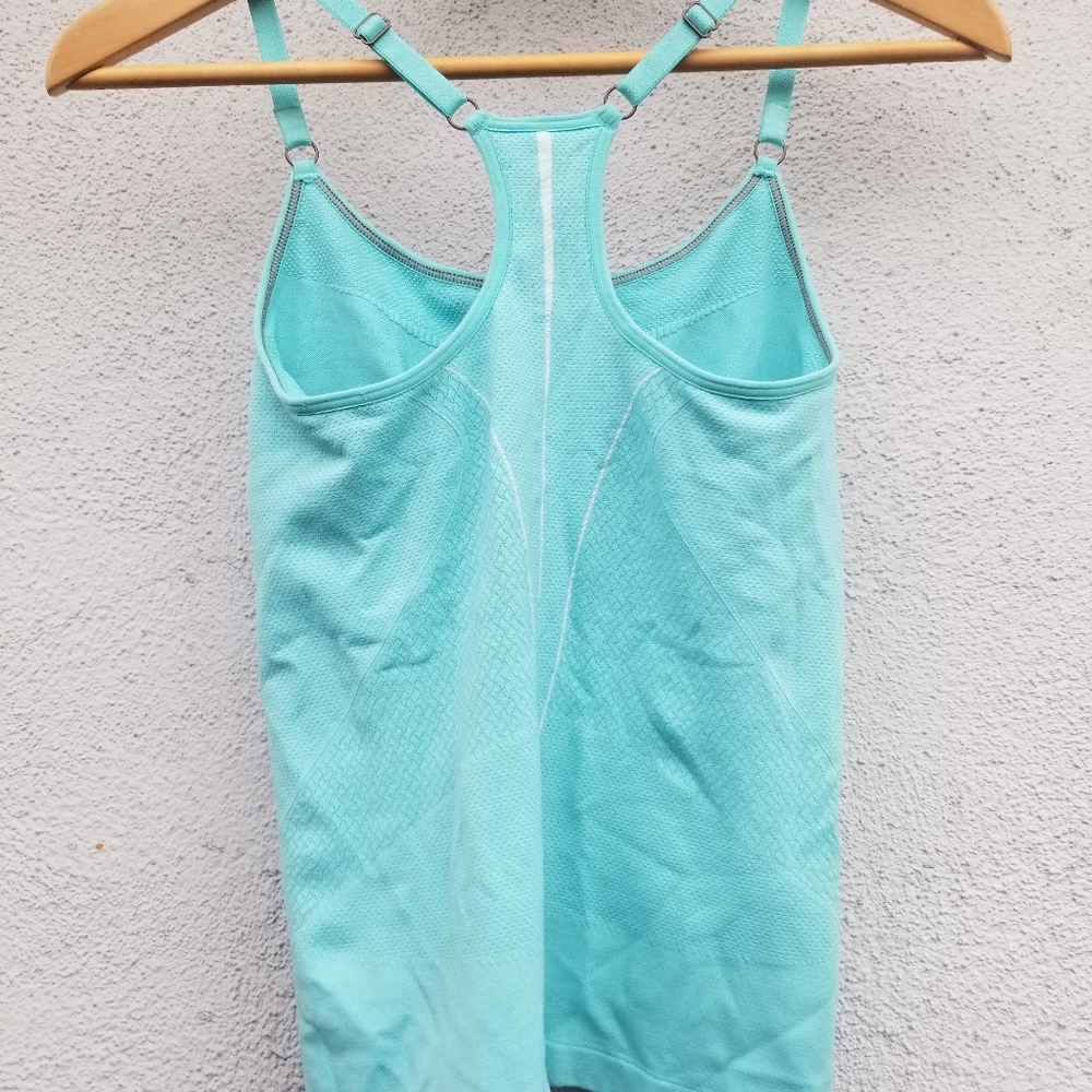 Tank tops - Picture 2 of 3